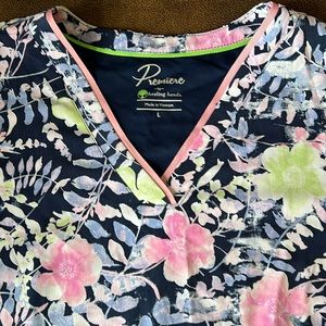 Premiere by healing hands scrub top